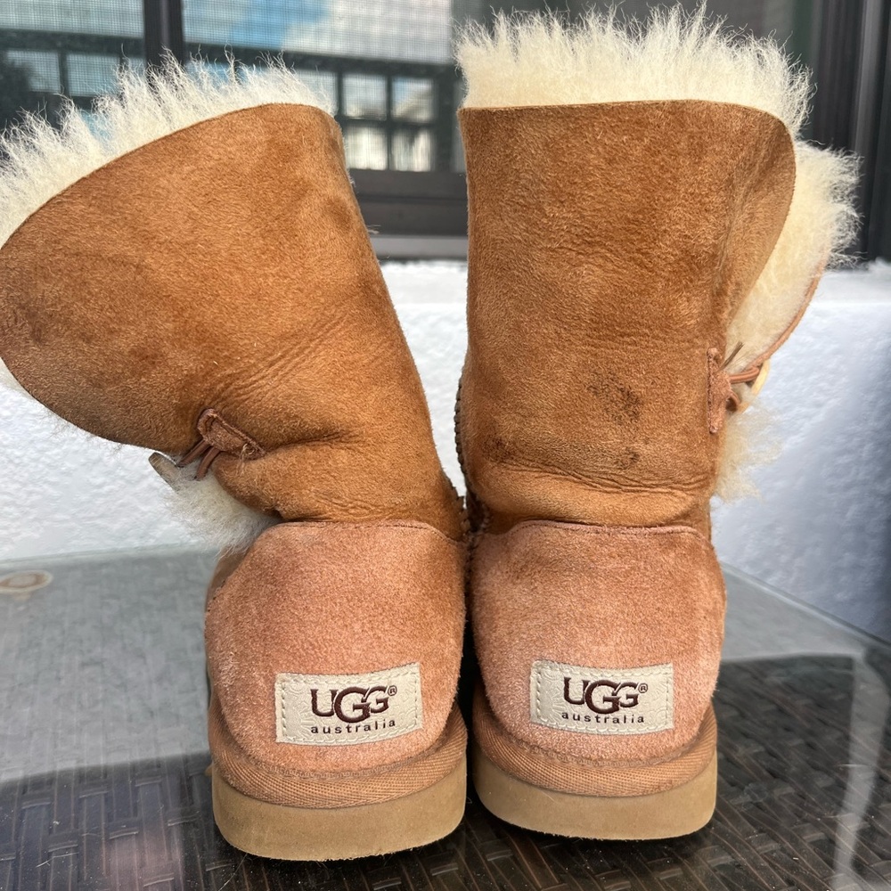 UGG boots - Picture 2 of 3